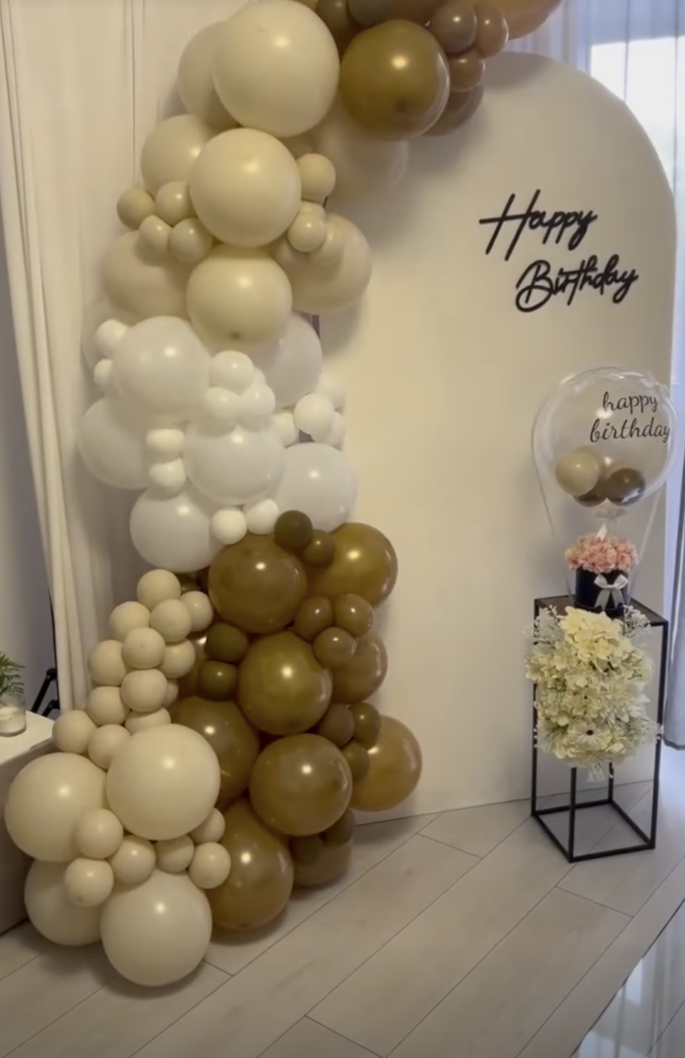 Balloon arch decor